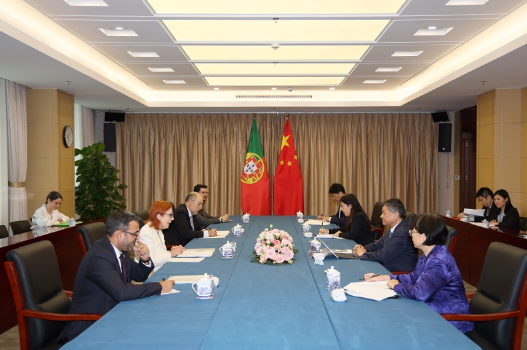 生态环境部部长黄润秋会见葡萄牙环境与能源部部长卡瓦略1 生态环境部部长黄润秋会见葡萄牙环境与能源部部长卡瓦略1