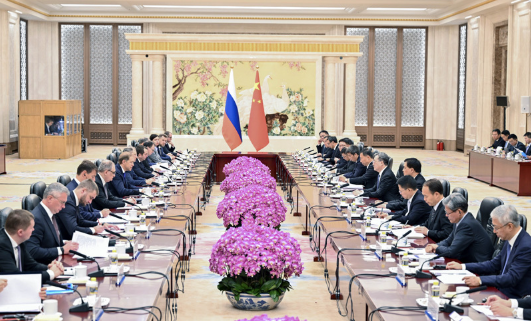 丁薛祥同俄罗斯第一副总理曼图罗夫共同主持中俄投资合...